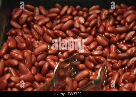 Haricots rouges cuits avec une tong Banque D'Images