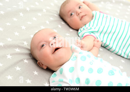 Jumeaux Bebe Photo Stock Alamy Jumeaux Bebe Photo Stock Alamy