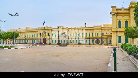 Palais Abdine historique est le principal monument de El-Gomhoreya Square, situé dans le centre-ville du Caire, Egypte Banque D'Images