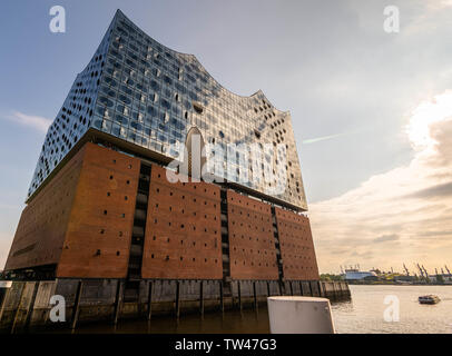 Hambourg, Allemagne - 17 MAI 2019 : Elbe Philharmonic ou Elbphilharmonie est une salle de concert dans la ville de Hambourg en Allemagne Banque D'Images