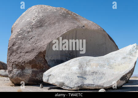 Rock géant près de Landers en Californie du Sud était autrefois un lieu de rassemblement pour les croyants d'OVNIS dans les années 1950 Banque D'Images