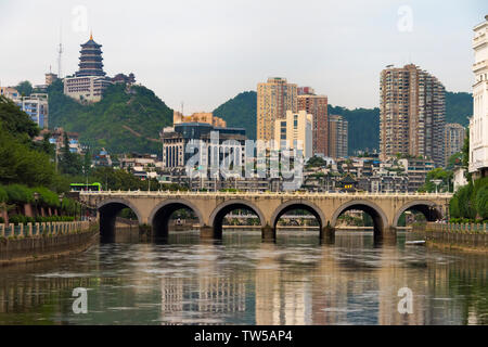 Pont sur la rivière 85, Guiyang, Guizhou Province, China Banque D'Images