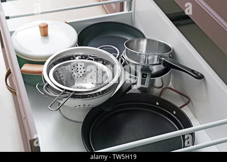 Set d'ustensiles de cuisine dans tiroir Banque D'Images