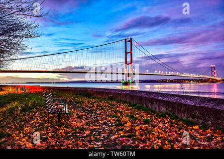 Le Humber Bridge au coucher du soleil, Humberside, Royaume-Uni Banque D'Images