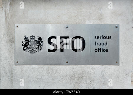 Le signe du Serious Fraud Office (SFO) à l'extérieur de l'organisation de bureaux sur la rue Cockspur à Londres. Banque D'Images