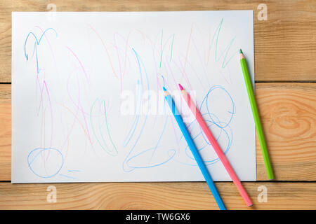 Colorful abstract dessin d'enfant sur fond de bois Banque D'Images