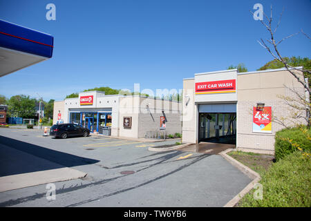 Sackville, Nouvelle-Écosse, Canada - le 15 juin 2019 : I/ un lavage de voiture et Circle K store de la chaîne de stations-service Irving Banque D'Images