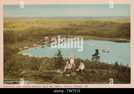 Lac Basswood, Sault Ste Marie, Ontario Canada, vieille carte postale. Banque D'Images