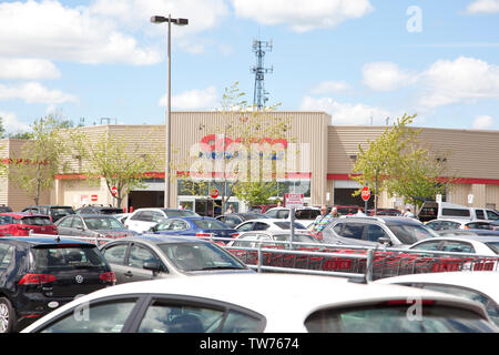 Dartmouth, Nouvelle-Écosse, Canada - le 15 juin 2019 : Costco Wholesale dans Dartmouth Crossing Banque D'Images