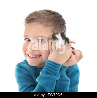 Cute boy avec drôle cochon sur fond blanc Banque D'Images