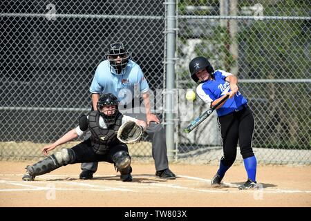 Hitter connexion pour un deux-base hit. USA. Banque D'Images