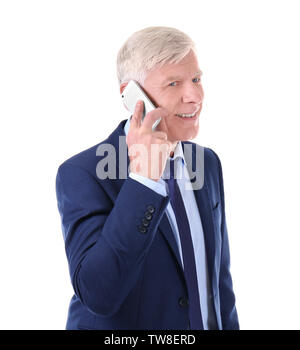 Belle mature businessman talking on phone sur fond blanc Banque D'Images