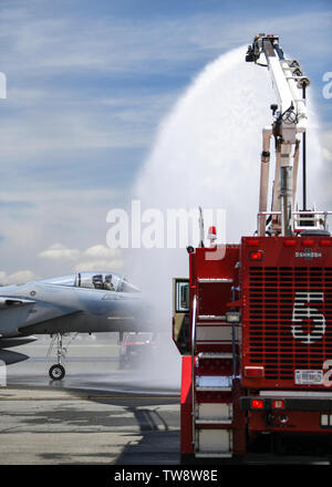 Aviateurs de la 104e Escadre de chasse de retour Défi Arctique le 7 juin 2019, l'exercice, à la base de la Garde nationale aérienne Barnes, Massachusetts. L'exercice a la possibilité de former les pilotes sur Counterair Offensive, assurant pleinement qualifiée prêtes au combat des pilotes. (U.S. Photo de la Garde nationale aérienne Aviateur Senior Randy Burlingame) Banque D'Images