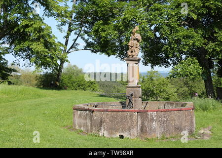 Alter Brunnen Klostergarten im Kloster von Kirchberg im Schwarzwald Banque D'Images