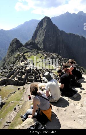 Au Pérou, le MACHU PICCHU LE SITE ARCHÉOLOGIQUE VU DE DESSUS Banque D'Images