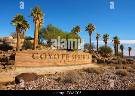 Panneau de bienvenue à la petite communauté de Coyote Springs, près de Las Vegas au Nevada Banque D'Images