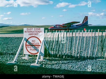 Iles Falkland 1985. Un avion léger exploité FIGAS prêt au décollage à l'est l'aérodrome de Cove près de Port Stanley. Banque D'Images
