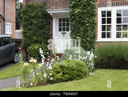 Maison jumelée Maison d'époque et jardin dans une banlieue de Londres Banque D'Images