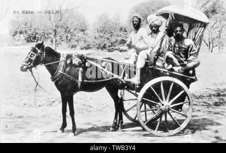 Chauffeur et deux passagers à an Ekka, Delhi, Inde Banque D'Images