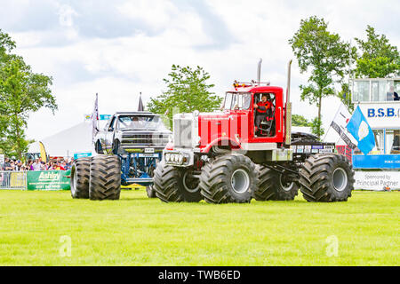 18 & 19 Juin 2019 - Royal Cheshire Comté Show - Big Pete et La Grande Faucheuse monster trucks Banque D'Images