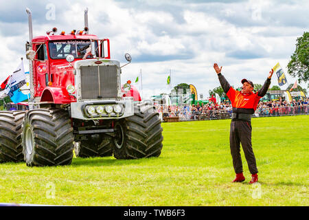 18 & 19 Juin 2019 - Royal Cheshire Comté Show - Big Pete et La Grande Faucheuse monster trucks Banque D'Images