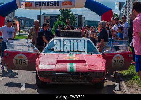 Novokouznetsk, Russia-June 14, 2019 : La 7e Pékin à Paris Motor Challenge est unique dans le monde automobile un véritable rallye automobile d'endurance en suivant Banque D'Images