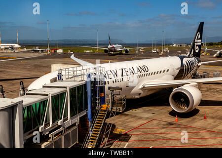 Air New Zealand Avion, l'Aéroport International d'Auckland, île du Nord, Nouvelle-Zélande Banque D'Images