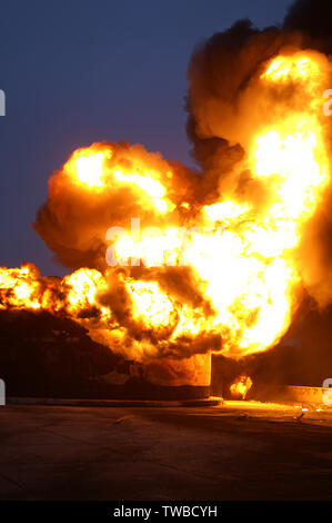 De stockage de carburant en vrac, Buncefield incendie réservoir Banque D'Images