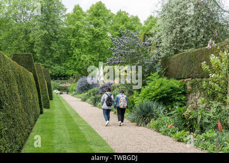 Les jardins à l'Italienne à Renishaw Hall, une demeure seigneuriale, Derbyshire, Royaume-Uni Banque D'Images
