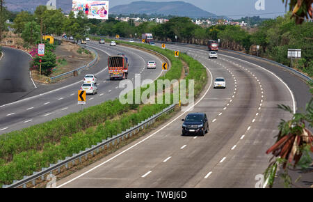 Le Mumbai Pune Expressway, l'Inde. Banque D'Images