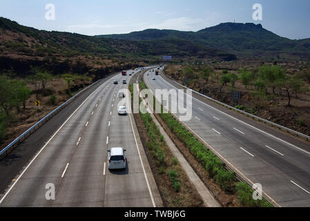 Le Mumbai Pune Expressway, l'Inde. Banque D'Images