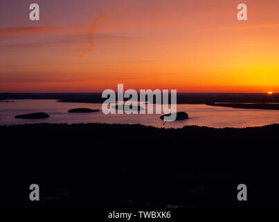 Lever du soleil sur la baie Frenchman de Cadillac Mountain dans l'Acadia National Park, Maine USA. Banque D'Images