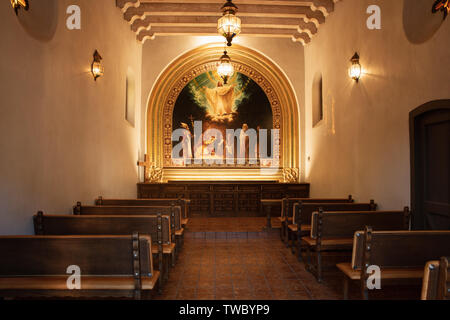 Sedona, Arizona - 22 novembre 2017 : Intérieur de la chapelle à l'Tlaquepaque Arts & Shopping Village. Banque D'Images