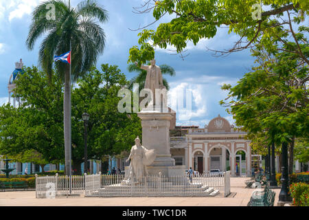 Parque Jose Marti, la place principale, dans le centre de Cienfuegos avec Jose Marti le monument. Cuba, Caraïbes Banque D'Images