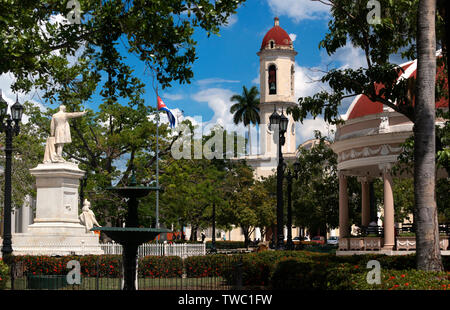 Parque Jose Marti, la place principale, dans le centre de Cienfuegos avec Jose Marti le monument. Cuba, Caraïbes Banque D'Images