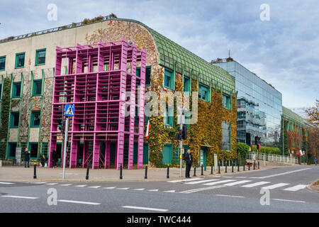 Varsovie, Pologne - 12 novembre 2018 : l'Université de Varsovie, à l'automne de la bibliothèque Banque D'Images