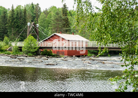 Ancien moulin, barrage et seuil sur la rivière Jokelanjoki, Kouvola, Finlande Banque D'Images