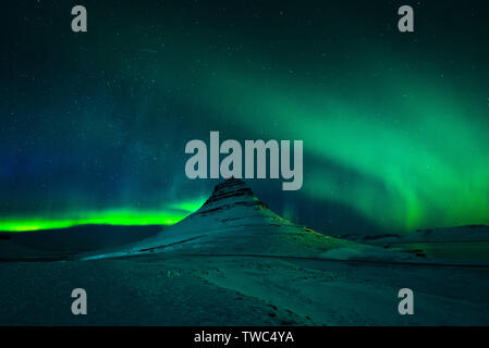 Northern Lights sur Kirkjufell en Islande Banque D'Images