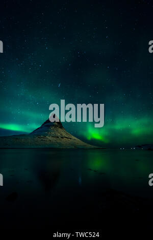 Northern Lights sur Kirkjufell en Islande Banque D'Images