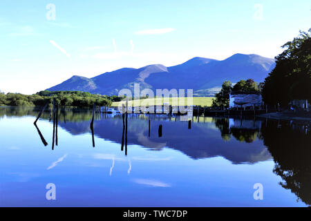 Keswick, Cumbria, Royaume-Uni. 10 juin, 2019. Skiddaw Mountain park et espère s'élevant au-dessus de l'eau à Derwent dans Keswick, Cumbria (Royaume-Uni). Banque D'Images