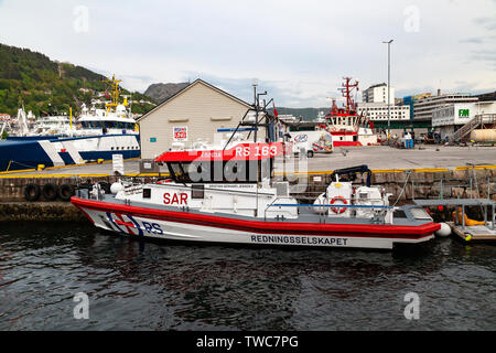 Bateau de sauvetage Redningsselskapet Jebasen kristian Gerhard II dans le port de Bergen, Norvège Banque D'Images