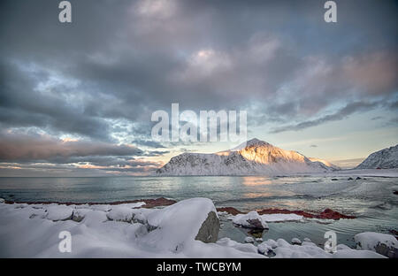 De Stor Sandnes in Flakstad municipaly, îles Lofoten Banque D'Images