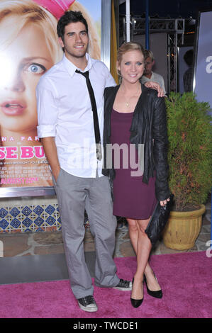 LOS ANGELES, CA. 20 août 2008 : Brittany Snow au Los Angeles premiere de 'La Maison Bunny' au Mann Village Theatre, Westwood. © 2008 Paul Smith / Featureflash Banque D'Images