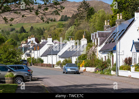 Main Street, Lochcarron village sur le bord de Loch Carron de marée dans le nord-ouest des Highlands d'Écosse. A896 et d'une partie de côte du Nord 500 Banque D'Images