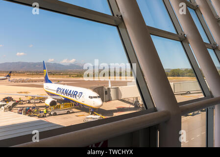 MALLORCA, ESPAGNE - 5 mai 2019 : avion de passagers de compagnies aériennes Ryanair à l'aéroport de Palma de Mallorca Banque D'Images