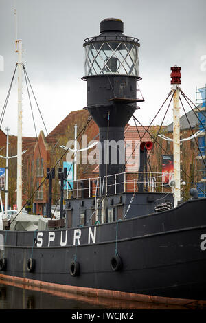 Kingston Upon Hull, Hull Marina menant à l'Humber le mépris est un bateau-phare en ce moment lightvessel ancré dans le port de plaisance de Hull, désaffectée en 1975 Banque D'Images