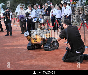 LOS ANGELES, CA. 21 juin 2008 : Wall-E robot lors de la première mondiale de Disney's 'Wall-E' au théâtre grec, Los Angeles. © 2008 Paul Smith / Featureflash Banque D'Images