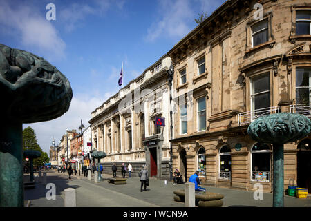 Le centre-ville de Doncaster, dans le Yorkshire du Sud Nat West bank building historique sur la rue principale Banque D'Images