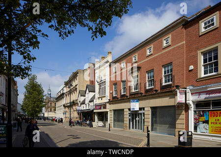 Le centre-ville de Doncaster, dans le Yorkshire du Sud commerces sur High Street Banque D'Images