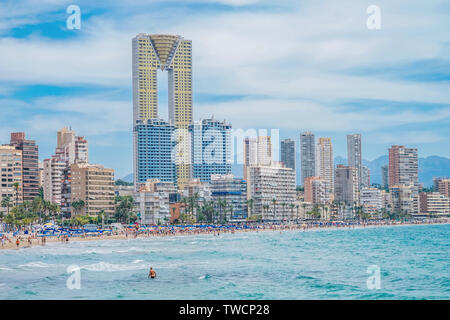 Benidorm, Espagne - 16 juin 2019 : vue panoramique sur la plage de Poniente de Benidorm plein d' Banque D'Images